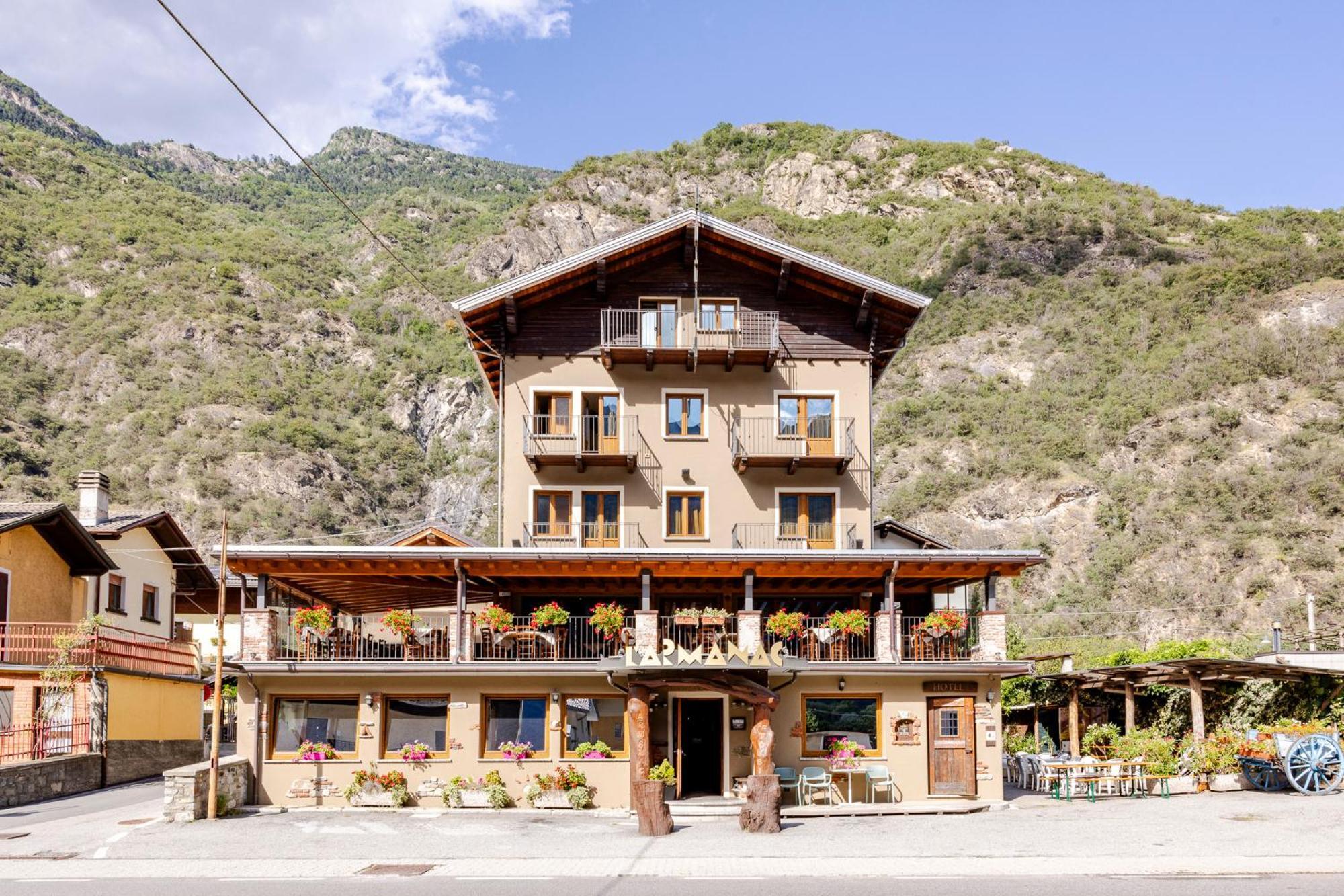 Hotel&Restaurant Armanac De Toubie Arnad Exteriör bild