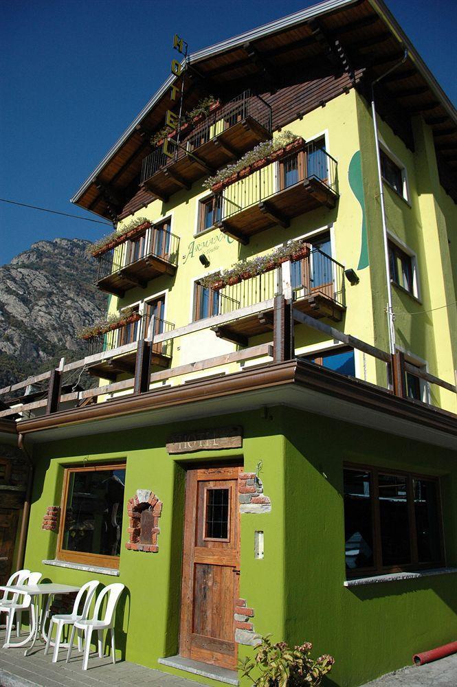 Hotel&Restaurant Armanac De Toubie Arnad Exteriör bild