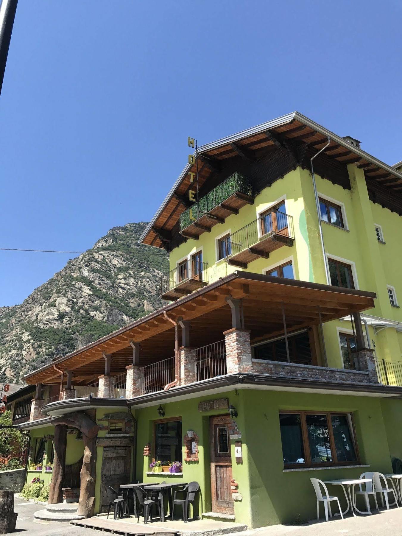 Hotel&Restaurant Armanac De Toubie Arnad Exteriör bild
